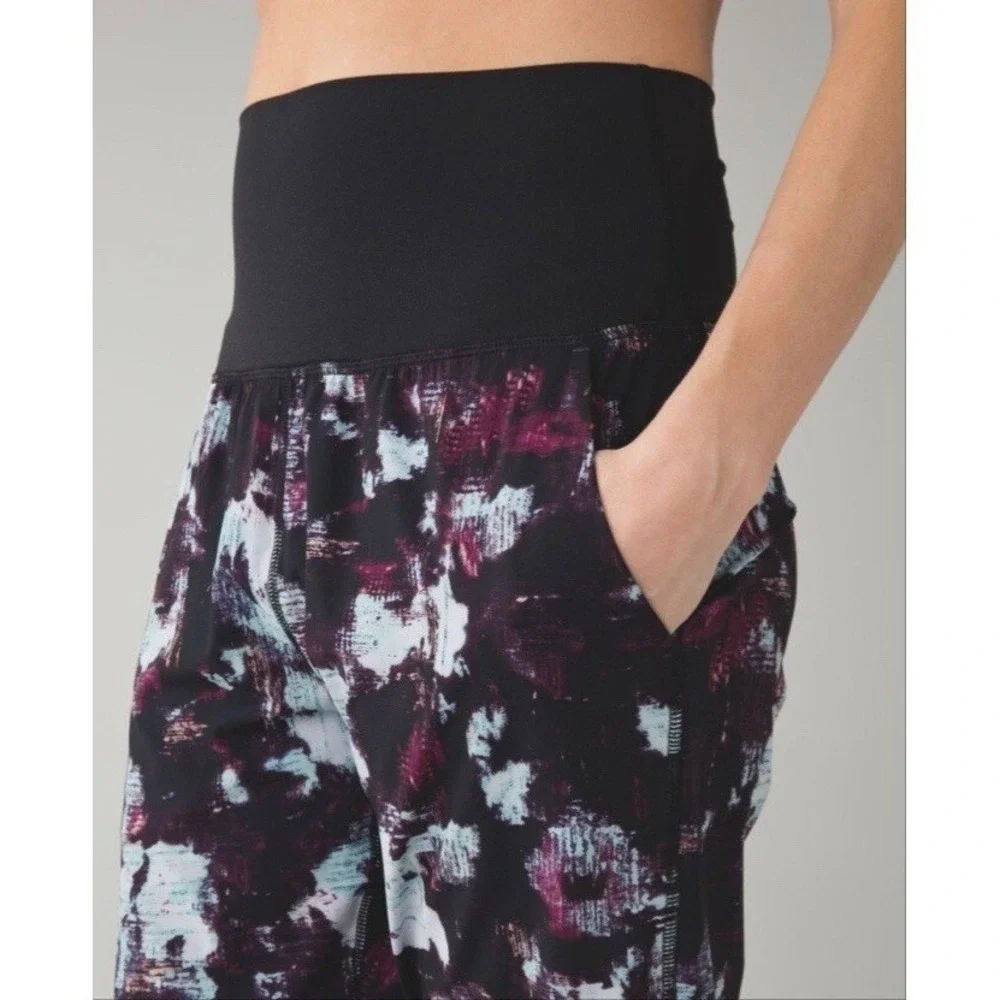 Lululemon Tranquil Crop Pants High Waist Kara Blossom Multi Black Women's Size 4